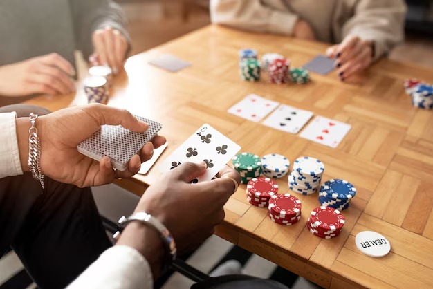 menara123 platform showing live-dealer table, sportsbook, and slot games on mobile and desktop